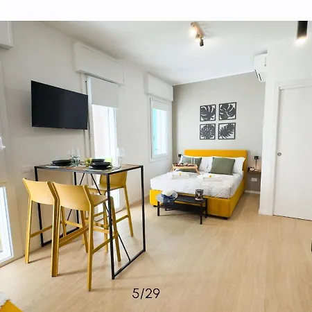 Bagatela And Flat, Scorcio Laguna Apartment *